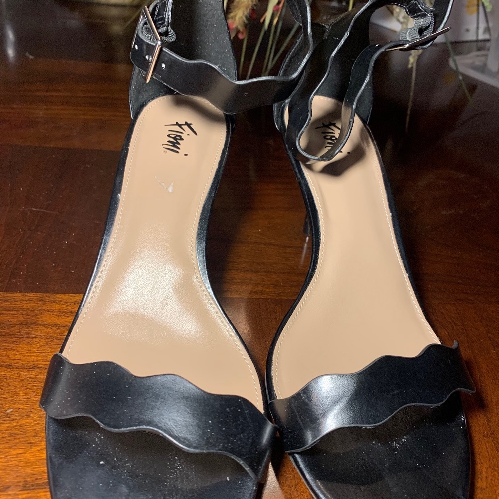 Fioni Black Heels